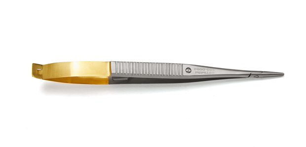 Needle Holder, Castroviejo, Serrated Jaws, w/Lock, 5.5″