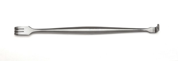 Retractor, Senn, Sharp, 3 Prong, 6.25″